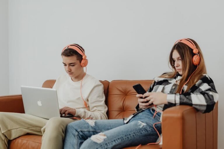 10 Businesses Teens Can Start Using Their Smartphones