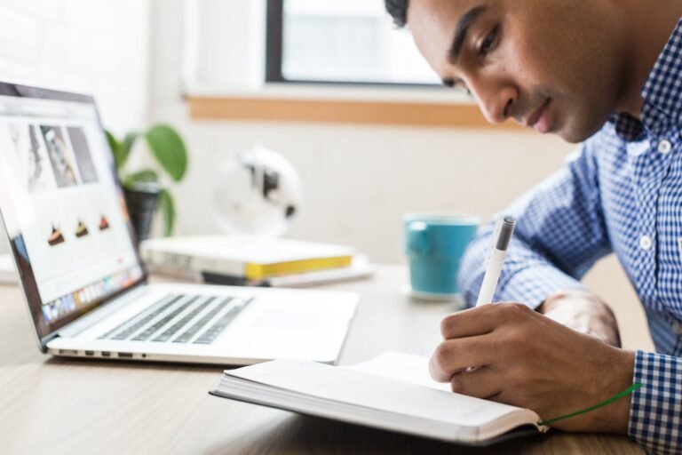 Using Freelancers to Jumpstart Your Small Business Idea: The Pros and Cons