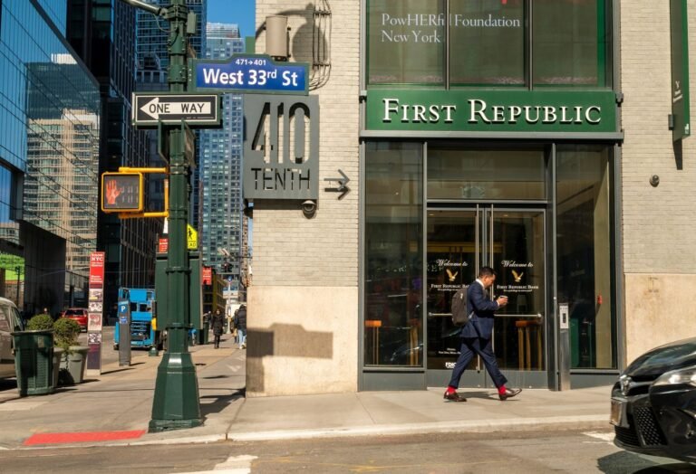 Your Financial Awakening: 10 Online Bank Perks That Brick-and-Mortar Can’t Match