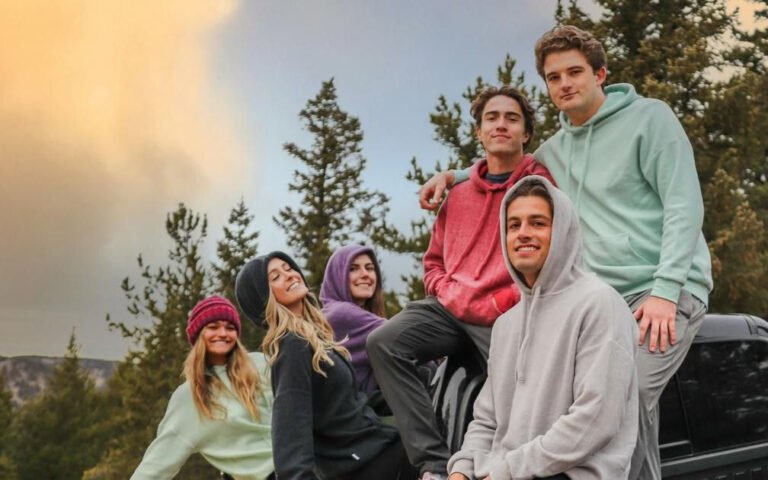 Sweatshirt vs. Hoodie: Key Differences Explained 2025